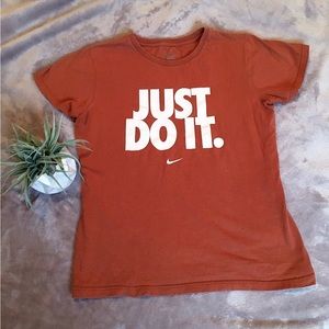 Vintage Nike Tee “Just Do It.” 😍✌🏻